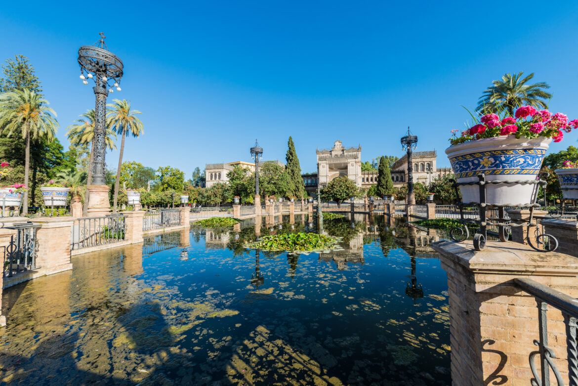 Plaza de América, al sur del del parque de María Luisa de Sevilla, Andalucía, España.